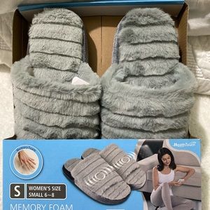 Health Touch Women’s Memory Foam Massage Slippers Size Small color Gray NWT